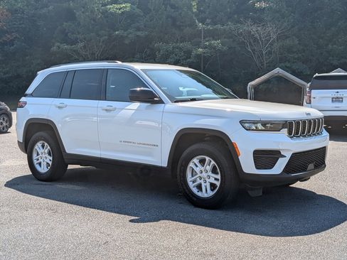 Used 2023 Jeep Grand Cherokee Laredo w/ Trailer Tow Prep Group (B) RWD image 11