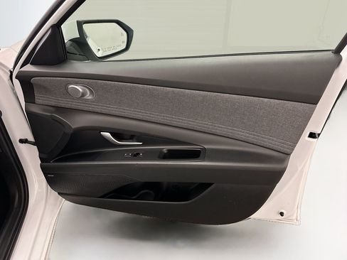 Used 2024 Hyundai Elantra Limited FWD image 34