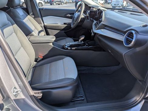 Used 2025 Chevrolet Trax LT image 36