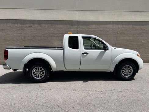 Used 2014 Nissan Frontier SV w/ SV Value Truck Package AWD/4WD image 11