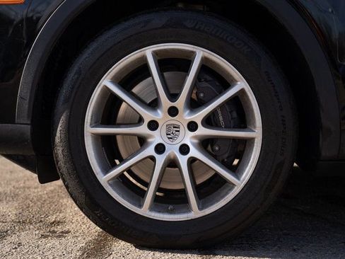 Certified 2024 Porsche Cayenne image 12
