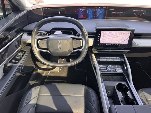 Used 2025 Lincoln Nautilus Premier w/ Equipment Group 102A image 10