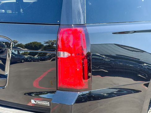 Used 2018 Chevrolet Suburban Premier RWD image 8