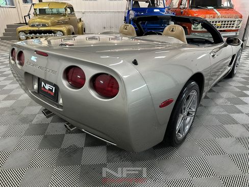 Used 2000 Chevrolet Corvette Coupe w/ Memory Pkg RWD image 14