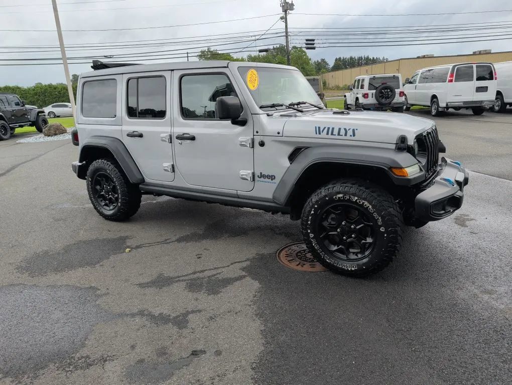 Used 2023 Jeep Wrangler Unlimited w/ Sun & Screen Package AWD/4WD image 4