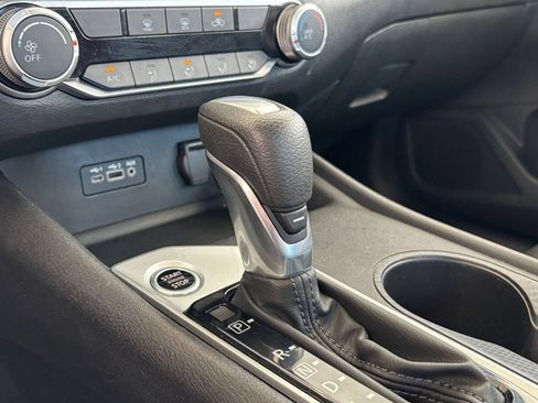 Used 2025 Nissan Altima 2.5 SV FWD image 36