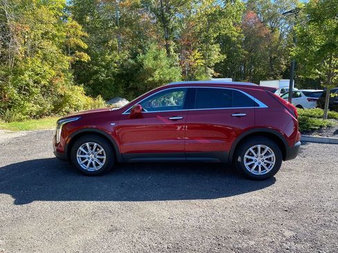 Used 2021 Cadillac XT4 Luxury w/ Cold Weather Package image 9