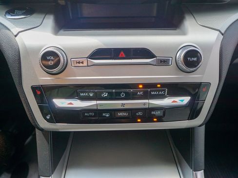 Used 2022 Ford Explorer XLT w/ Equipment Group 202A image 28