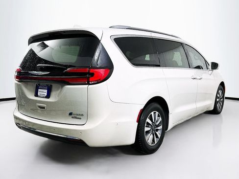 Used 2021 Chrysler Pacifica Touring-L FWD image 7