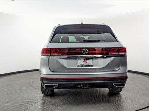Used 2025 Volkswagen Atlas SE image 6