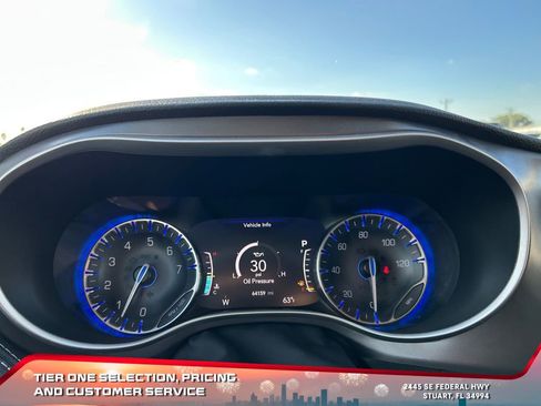 Used 2023 Chrysler Pacifica Touring-L image 29