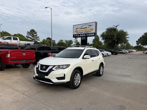 Used 2018 Nissan Rogue SV w/ Premium Package AWD/4WD image 3
