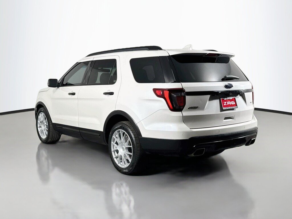 Used 2016 Ford Explorer Sport w/ Equipment Group 401A AWD/4WD image 3