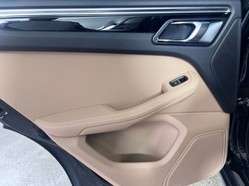 Certified 2025 Porsche Macan image 21