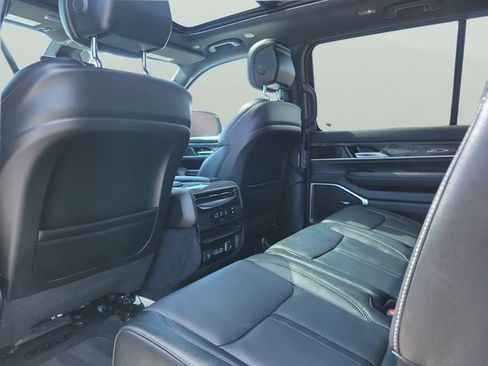 Used 2022 Jeep Wagoneer Series II w/ Premium Group I image 12