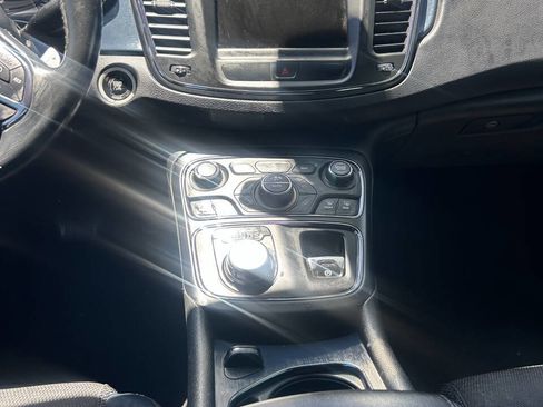 Used 2015 Chrysler 200 S w/ Comfort Group FWD image 4