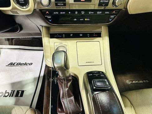 Used 2018 Lexus ES 350 w/ Luxury Package w/Wood Trim FWD image 16
