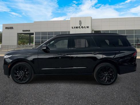 New 2026 Lincoln Navigator Reserve w/ Jet Appearance Package AWD/4WD image 6