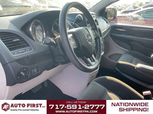 Used 2017 Dodge Grand Caravan SE FWD image 6