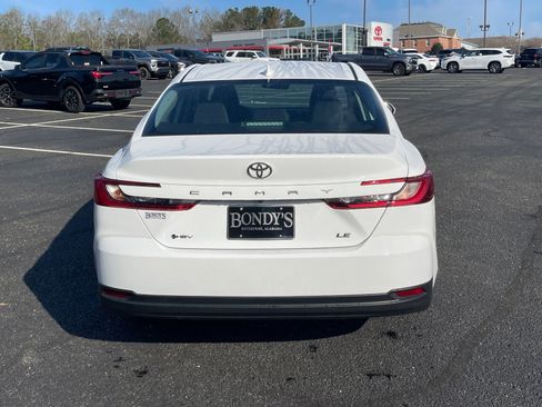 Used 2025 Toyota Camry LE w/ Convenience Package image 15
