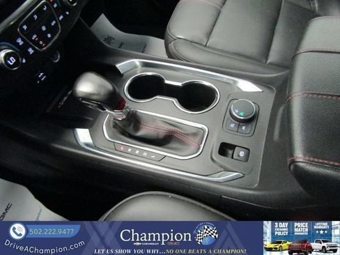 Used 2022 Chevrolet Traverse RS FWD image 40