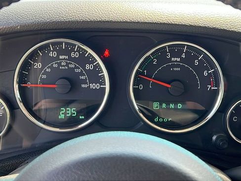 Used 2017 Jeep Wrangler Unlimited Sahara AWD/4WD image 16