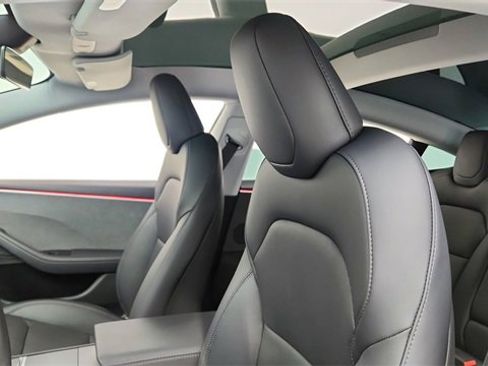 Used 2025 Tesla Model 3 Long Range image 31