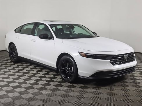 Certified 2025 Honda Accord SE image 2