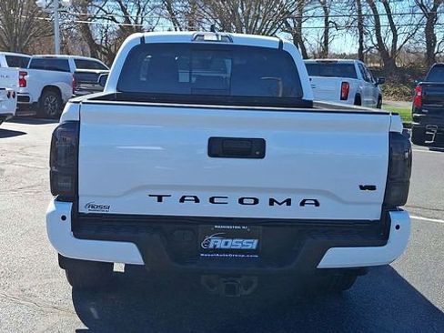 Used 2023 Toyota Tacoma TRD Sport w/ Technology Package image 7