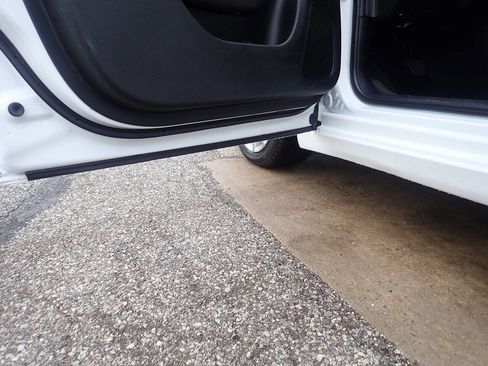 Used 2015 Chrysler 200 S image 11