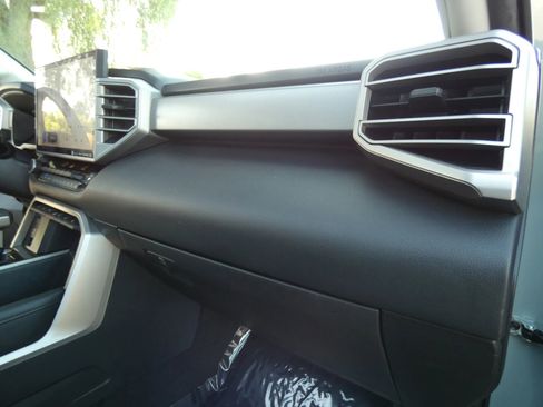 Used 2024 Toyota Tundra Limited image 34