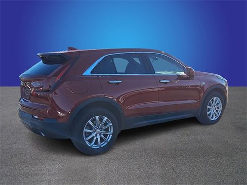 Used 2019 Cadillac XT4 Luxury w/ Cold Weather Package image 5