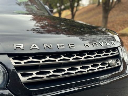 Used 2017 Land Rover Range Rover Sport SE image 9