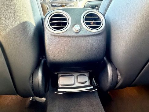 Used 2022 Mercedes-Benz GLC 43 AMG 4MATIC image 31