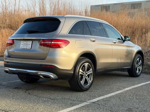 Used 2019 Mercedes-Benz GLC 300 4MATIC w/ Premium Package image 8