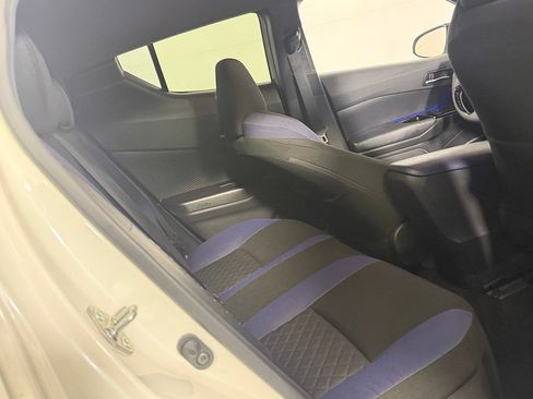 Used 2021 Toyota C-HR XLE FWD image 28