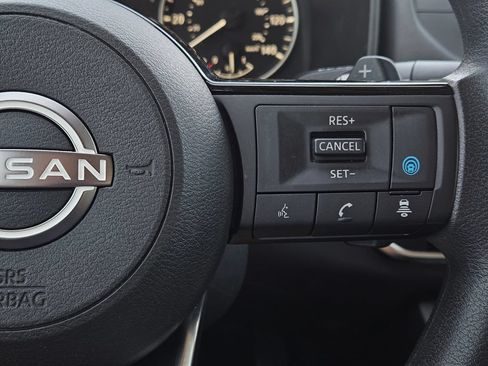 Used 2023 Nissan Rogue SV FWD image 33