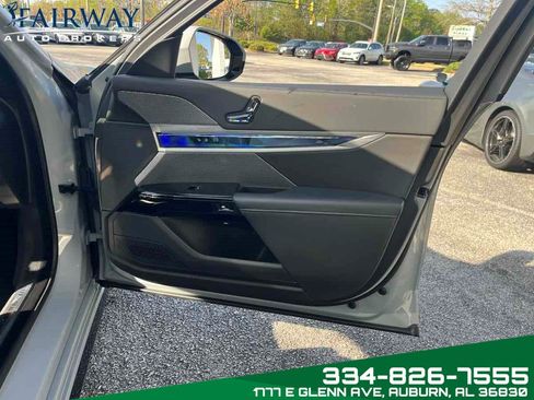 Used 2024 BMW 740i xDrive AWD/4WD image 29