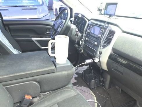 Used 2018 Nissan Titan SV AWD/4WD image 34