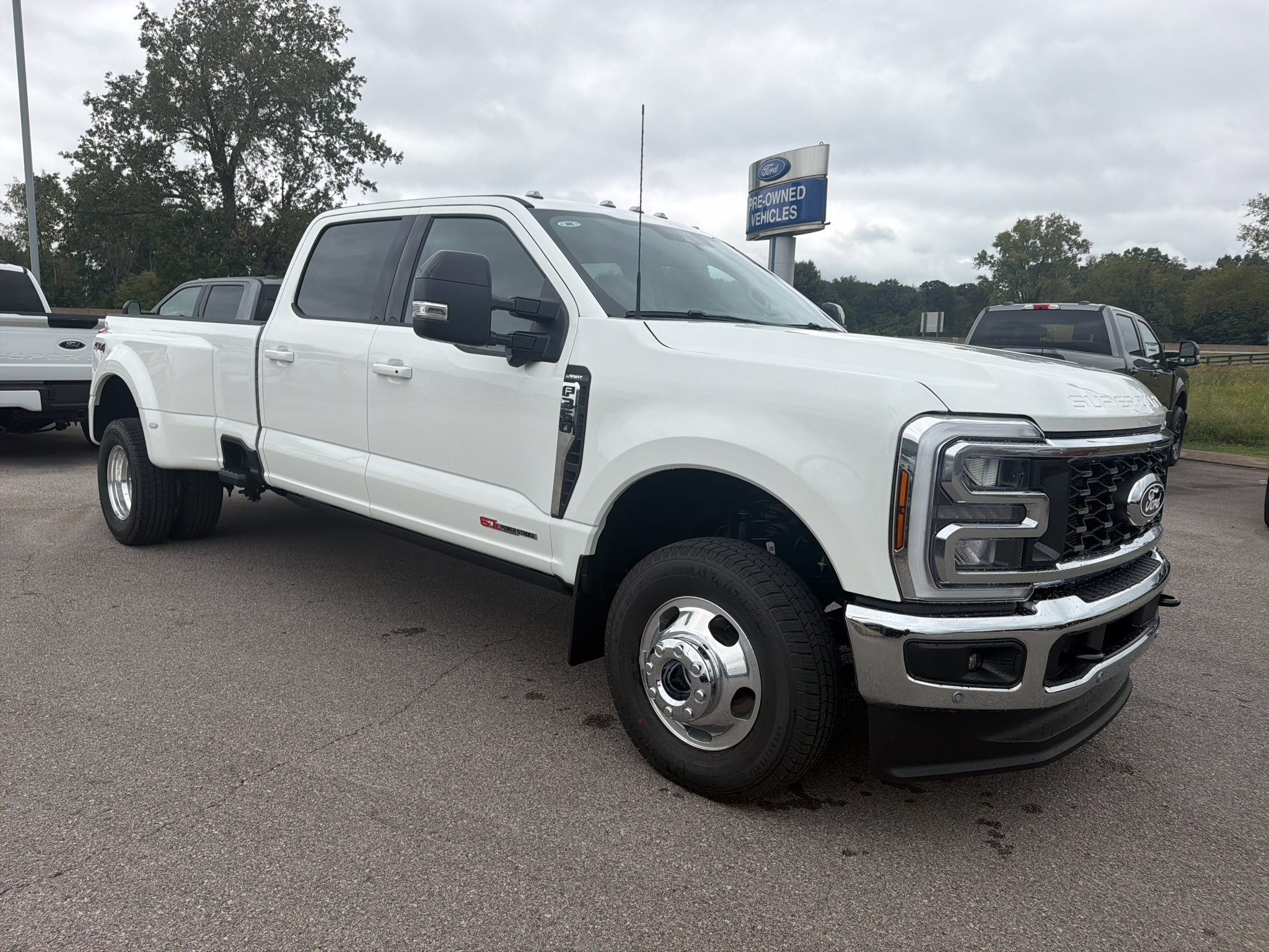 New 2027 Ford F350 Lariat w/ Lariat Ultimate Package AWD/4WD image 3
