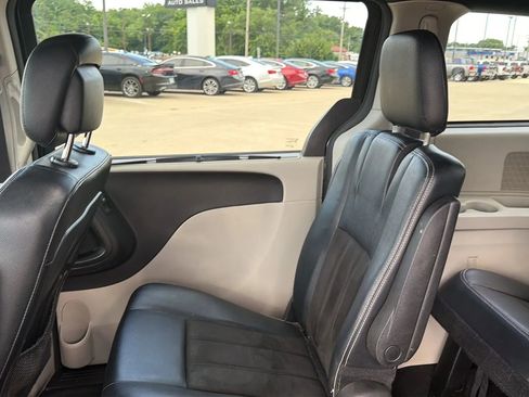 Used 2019 Dodge Grand Caravan SXT w/ Driver Convenience Group FWD image 42