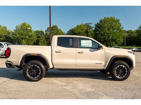New 2026 GMC Canyon AT4 w/ Technology Plus Package AWD/4WD image 9
