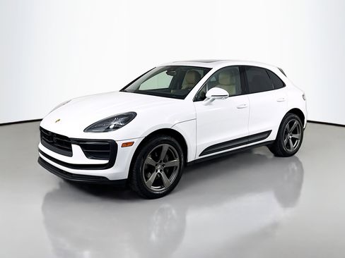 Certified 2023 Porsche Macan image 1