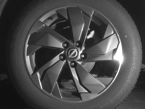 Used 2025 Nissan Rogue SV FWD image 14