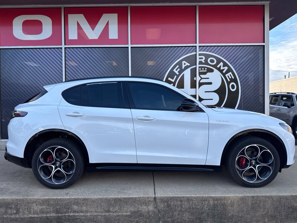 Used 2024 Alfa Romeo Stelvio Veloce AWD/4WD image 4
