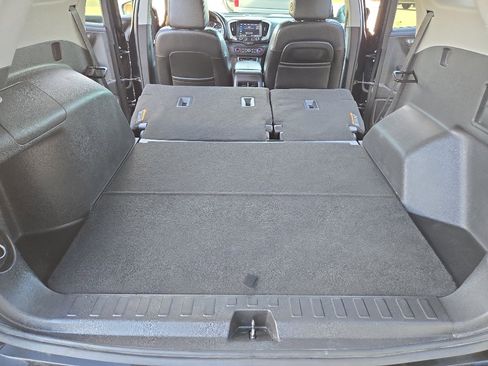 Used 2024 GMC Terrain SLT image 25