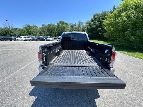 Used 2023 Toyota Tacoma TRD Sport w/ Black Out Package (TMS) AWD/4WD image 10