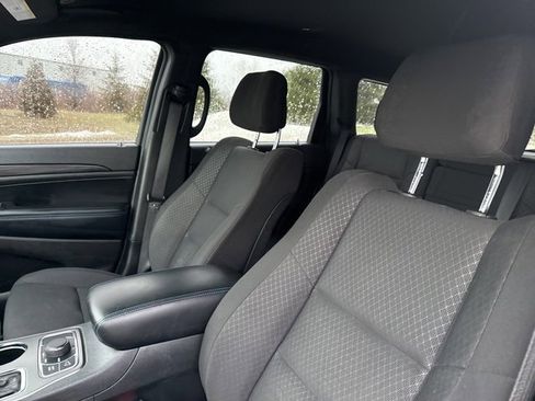 Used 2019 Jeep Grand Cherokee Laredo image 17