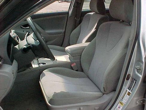 Used 2010 Toyota Camry LE FWD image 47