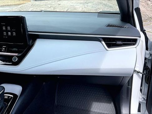 Used 2025 Toyota Corolla SE image 21